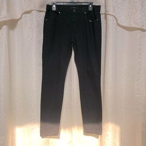 NWOT Forever 21 Black Skinny Jeans